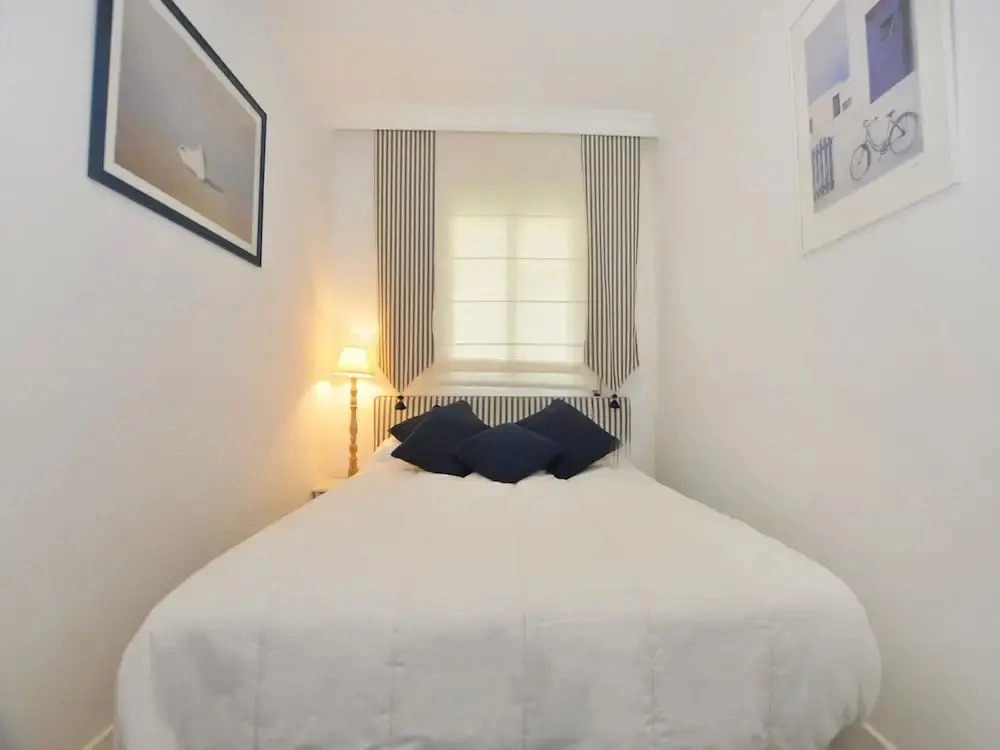 Sea-view Apartment in Roses Near Beach