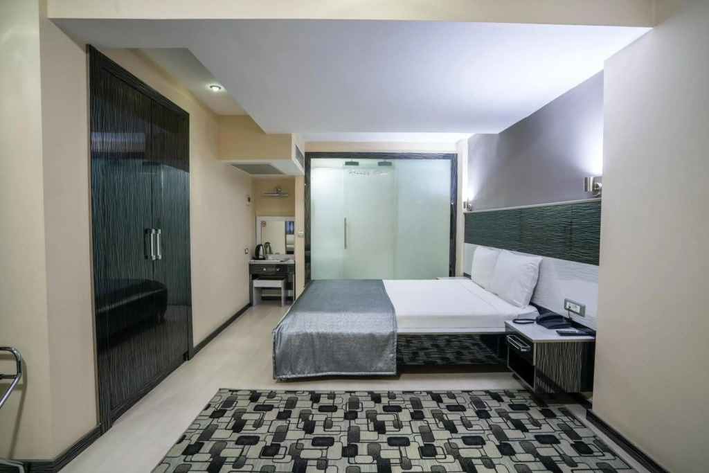 Halley Hotel