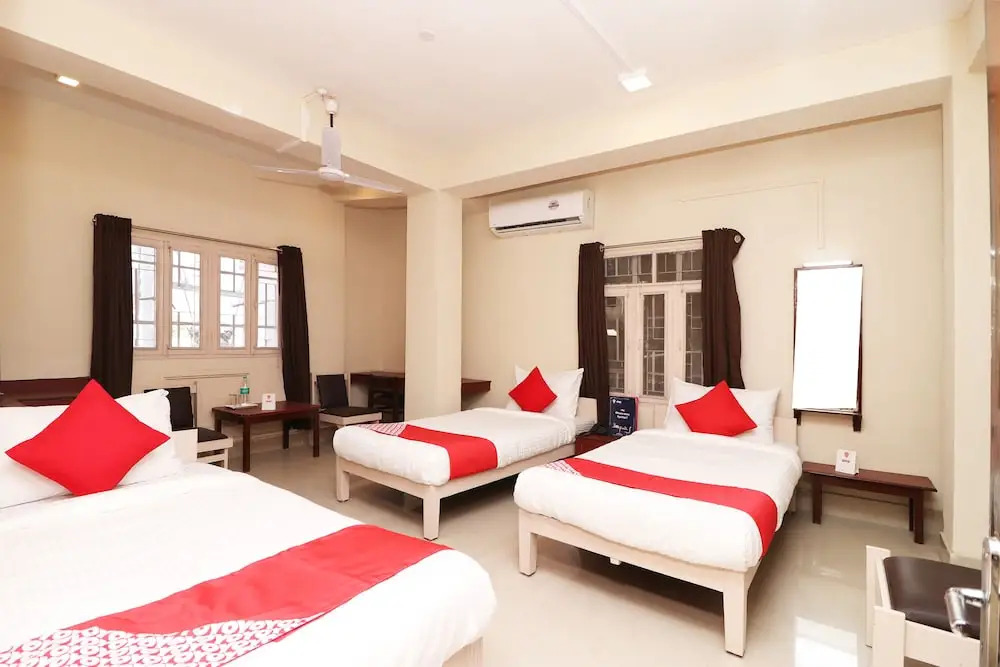 OYO 7933 Hotel Trimurty International