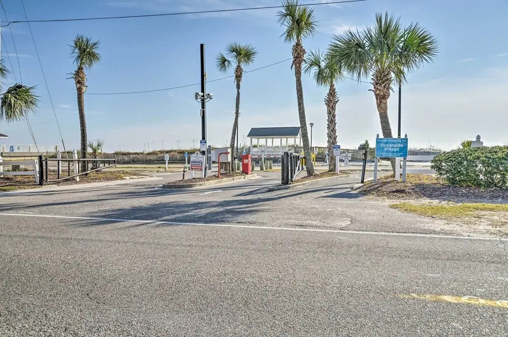 Resort Home ~ 1 Mi to Myrtle Beach Access!