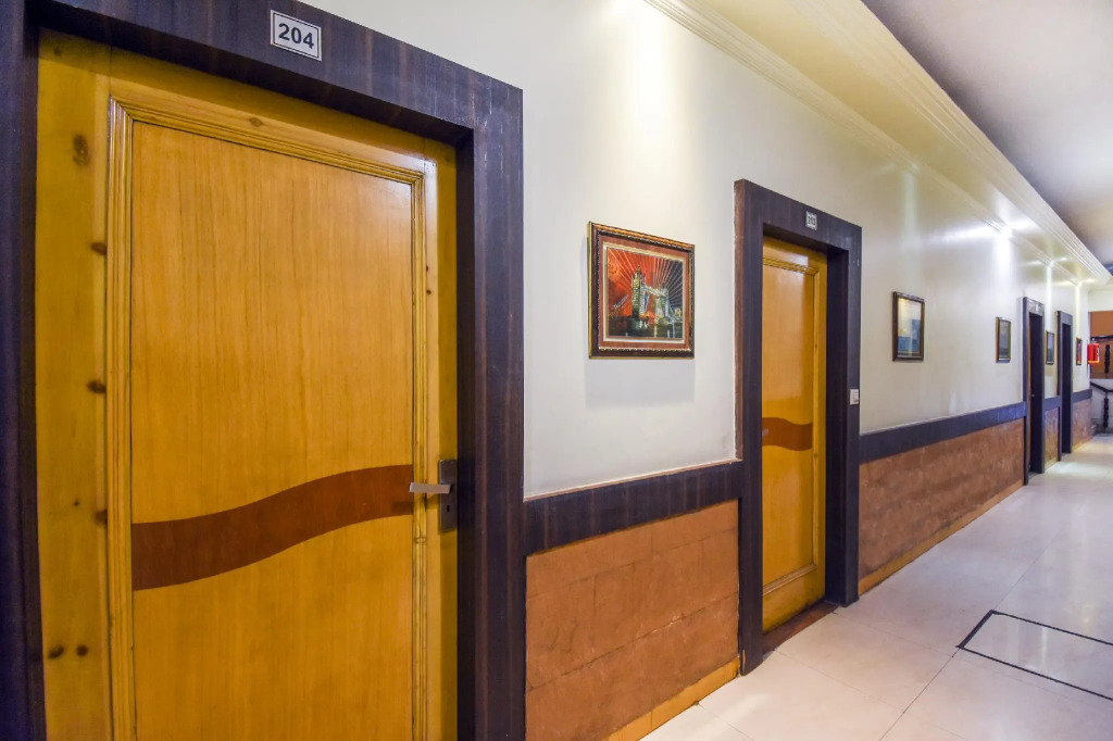 Capital O 9415 Hotel Ricky International