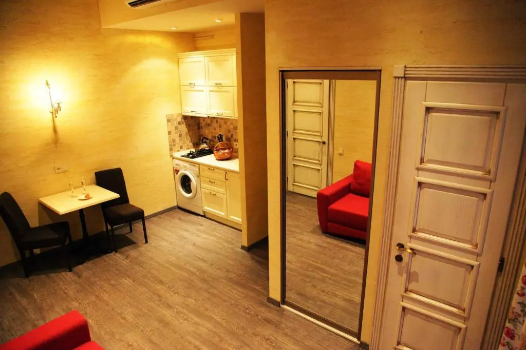 Apartment in Deribasovskaya street 13