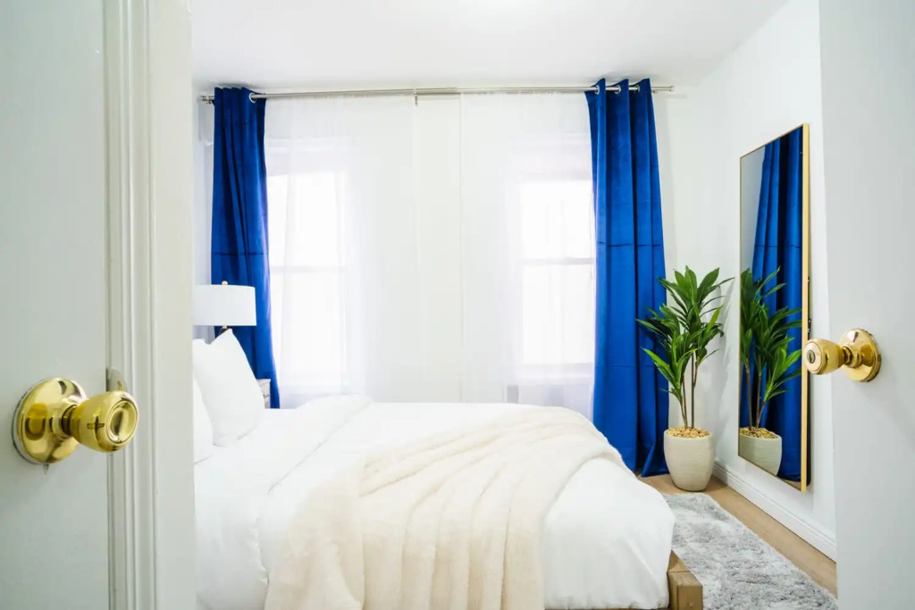 1435-4 I 3 Bedrooms 2 Bath W D Prime Upper East