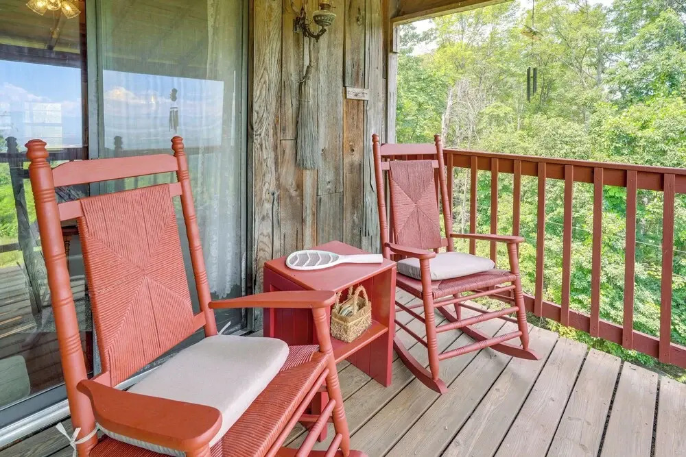 Cozy Luray Cabin w/ Views: Near Hiking Trails