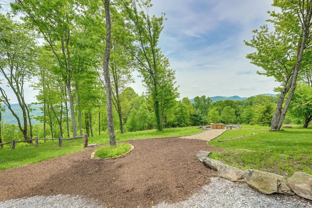 On 22 Acres! Mtn-View Cullowhee Craftsman Retreat