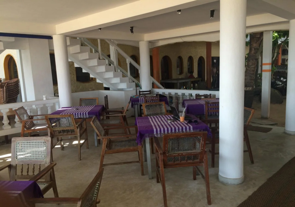 International Beach Hotel & Restaurant