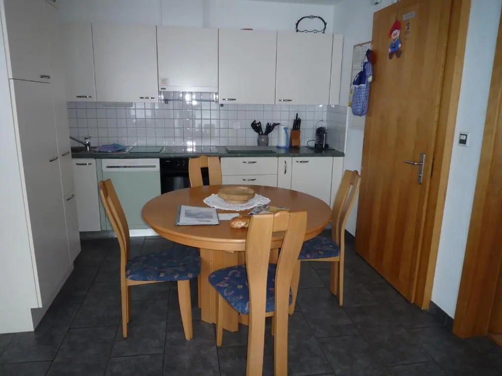 Chasa Aquileia Scuol - Bergblick, Komfort, 6 Pers, zentral, Terrasse, Gratis Parken, Wlan