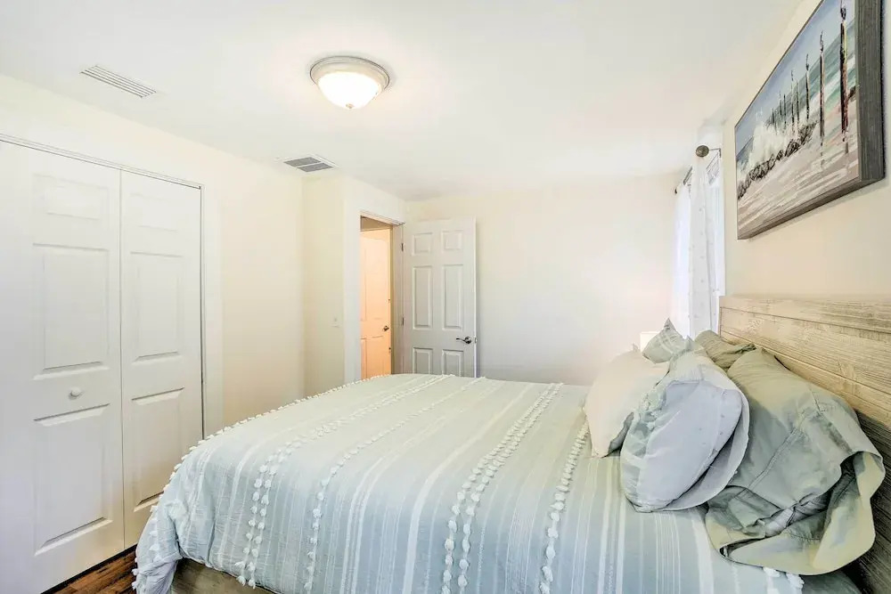Historic Tarpon Springs Abode ~ 3 Mi to Beach