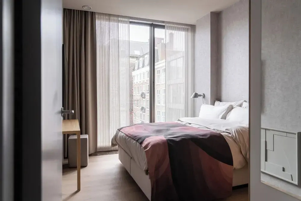 348 Suites Short Stay