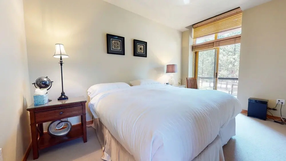 Solstice 18 Beautiful and Modern, Private Washer Dryer, Close to Eagle Lodge by RedAwning