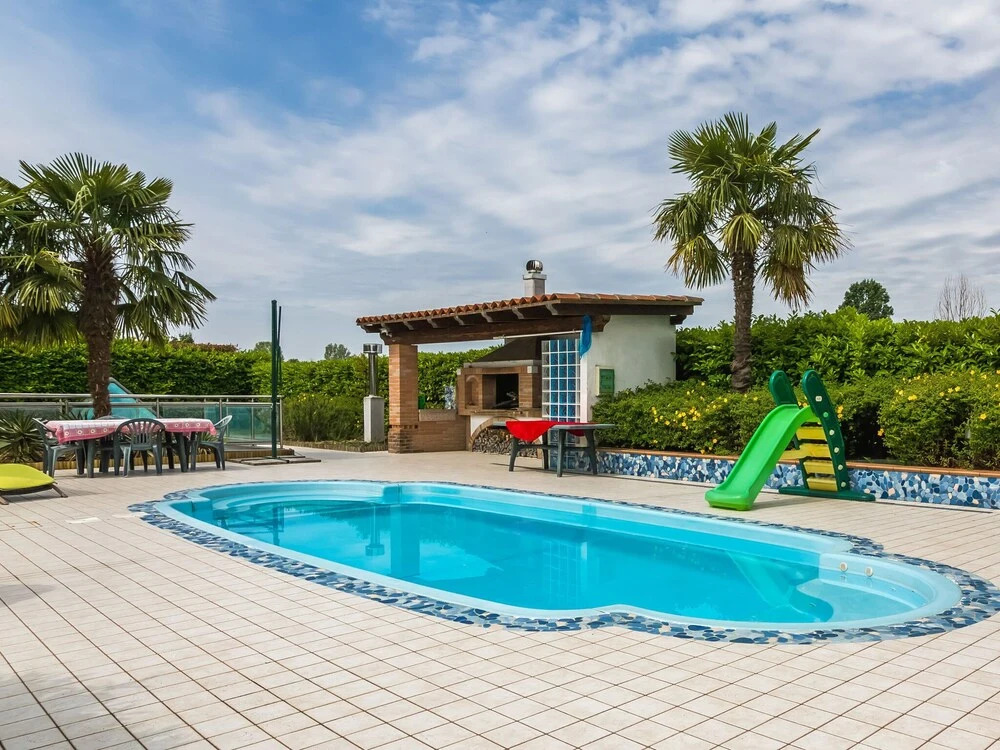 Beautiful Holiday Home in Zelarino With Swimming Pool