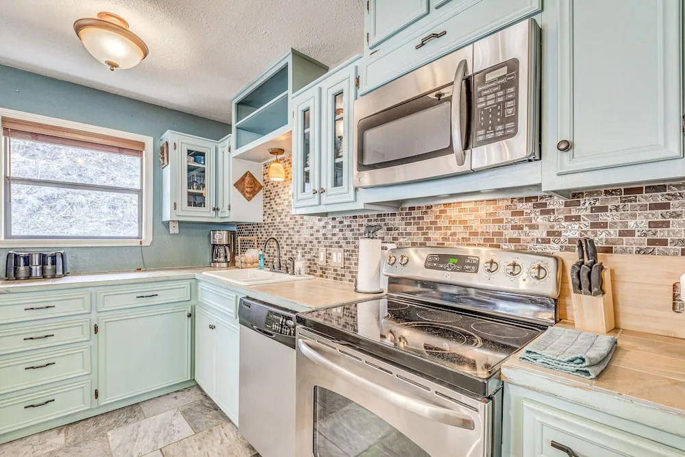 Ruidoso Mountain Home w/ 3 Decks & Grill!