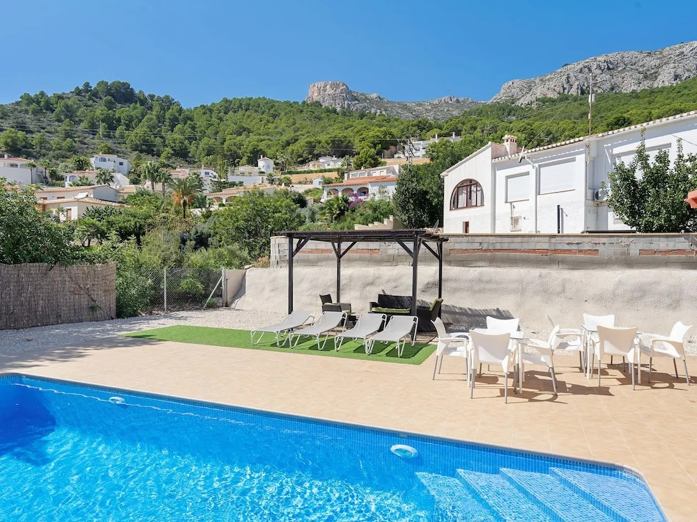 Fancy Holiday Home by the Sea in Calpe With Pool