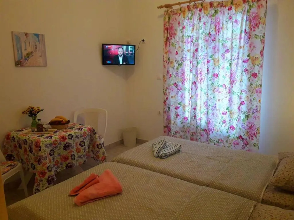 LARINΑKI'S STUDIO No1