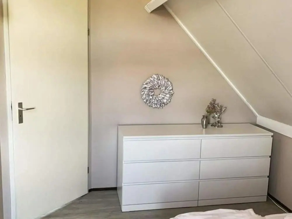 Spacious Stay Near the Sea