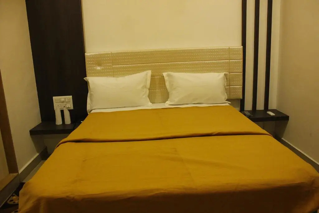 Hotel Shiv lake