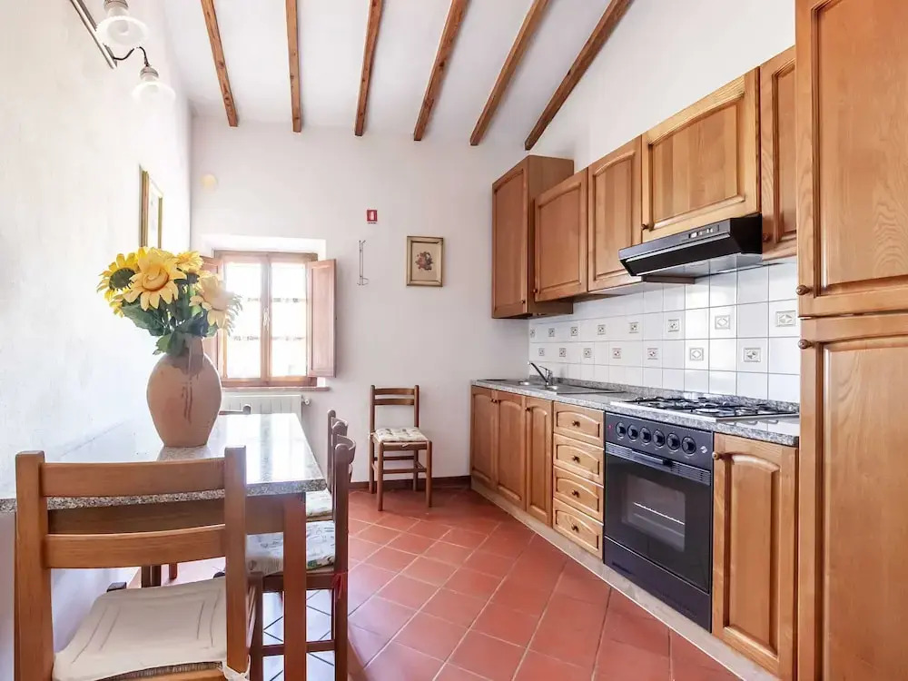 Scenic Farmhouse in Peccioli with Swimming Pool near Lakes
