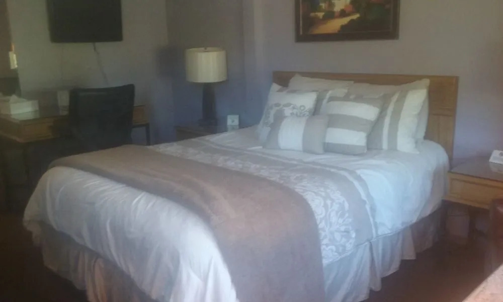 Rodeway Inn & Suites Iris Garden