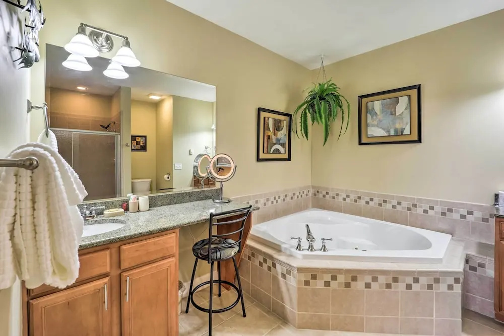 Scenic Views! Ski-in/ski-out Condo in Beech Mtn