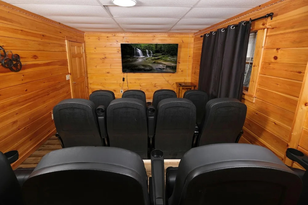 Smoky Treehouse Lodge #614