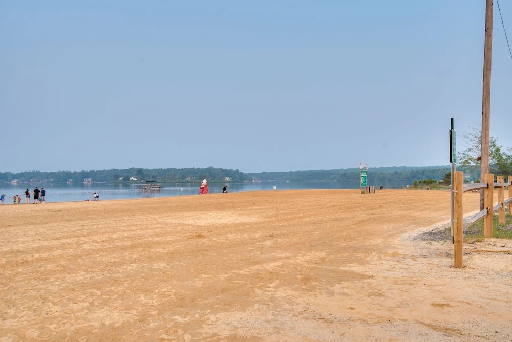 Hot Tub, Deck & Beach Access: Albrightsville Cabin