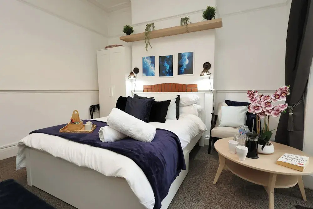 Cardiff City Guesthouse, Central Rooms, Fast Wi-Fi, On-Street Parking