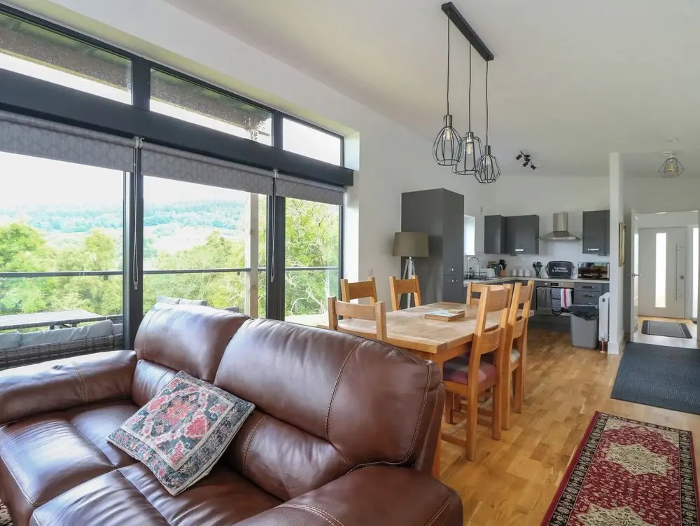 6 Strathtay Lodges