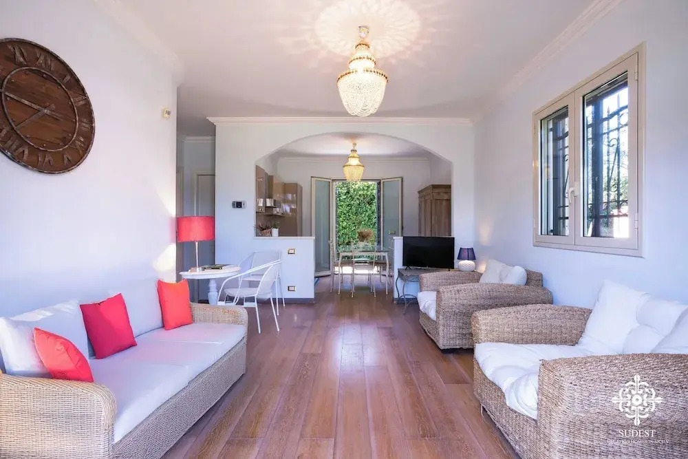 Villa Festosa - Luxury retreat by the beach
