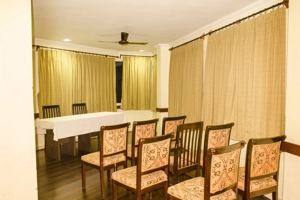 Oyo 7633 Jmc Inn