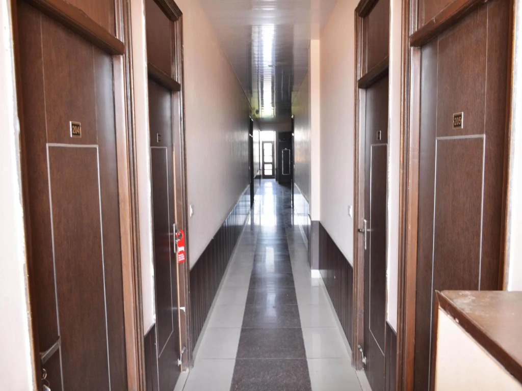 OYO Flagship 6298 Motel Divine