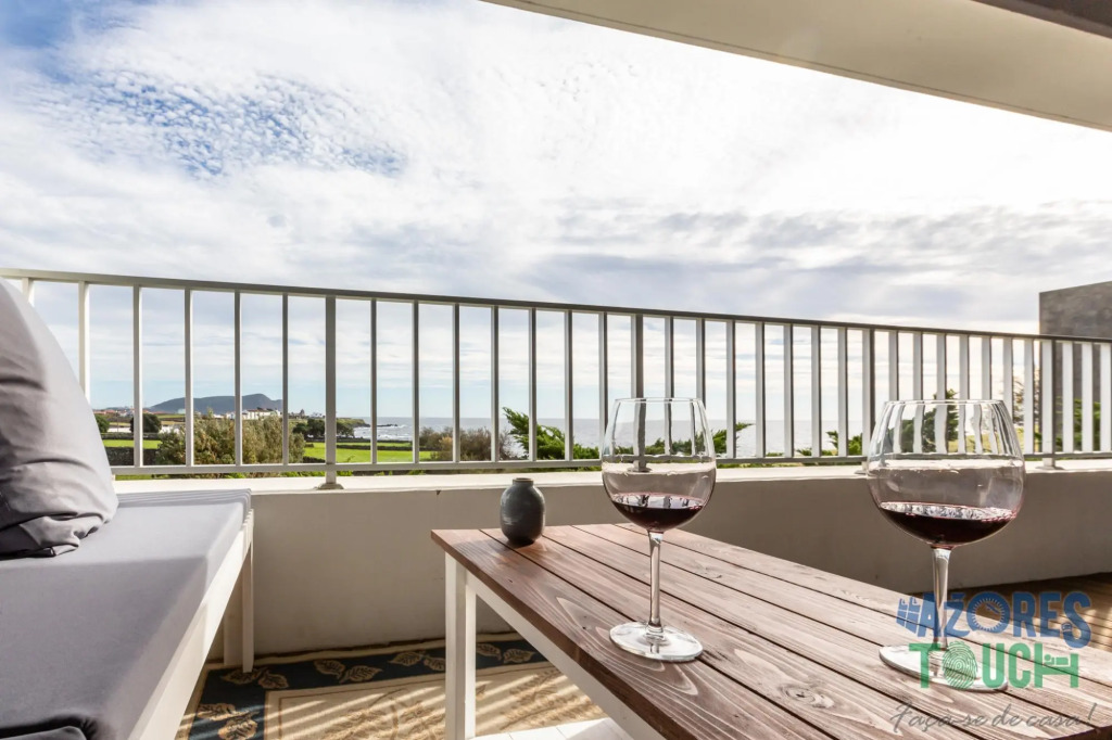 Quinta do Mar - Watch The Sun Rise Over The Ocean