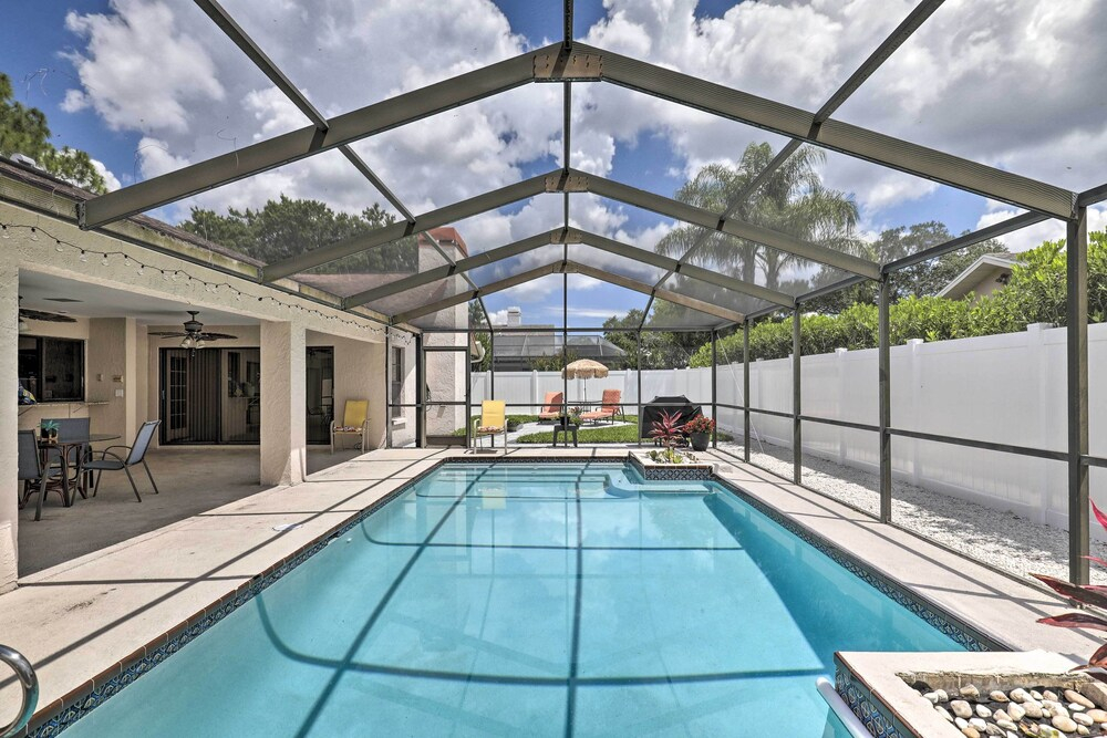 Relaxing Tampa Abode w/ Screened Lanai & Pool