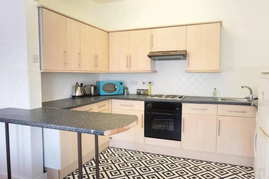 Block of apartments for up to 24 people by centre!