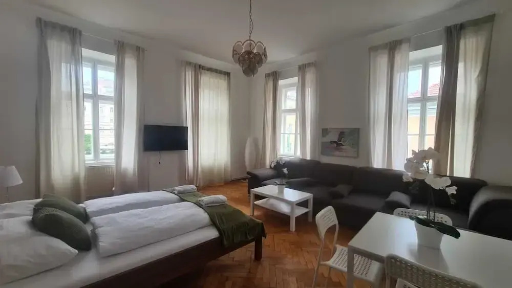 Chic 3BR Belvedere Apartment