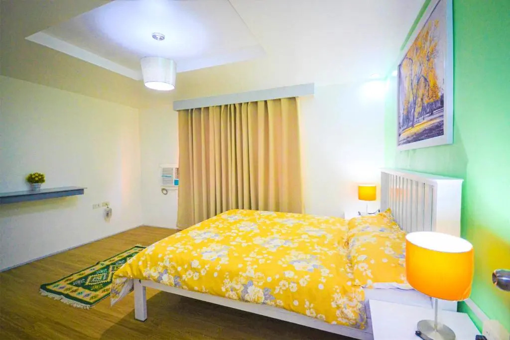 Charming Modern 2-Bedroom Apartment, Olongapo City Center