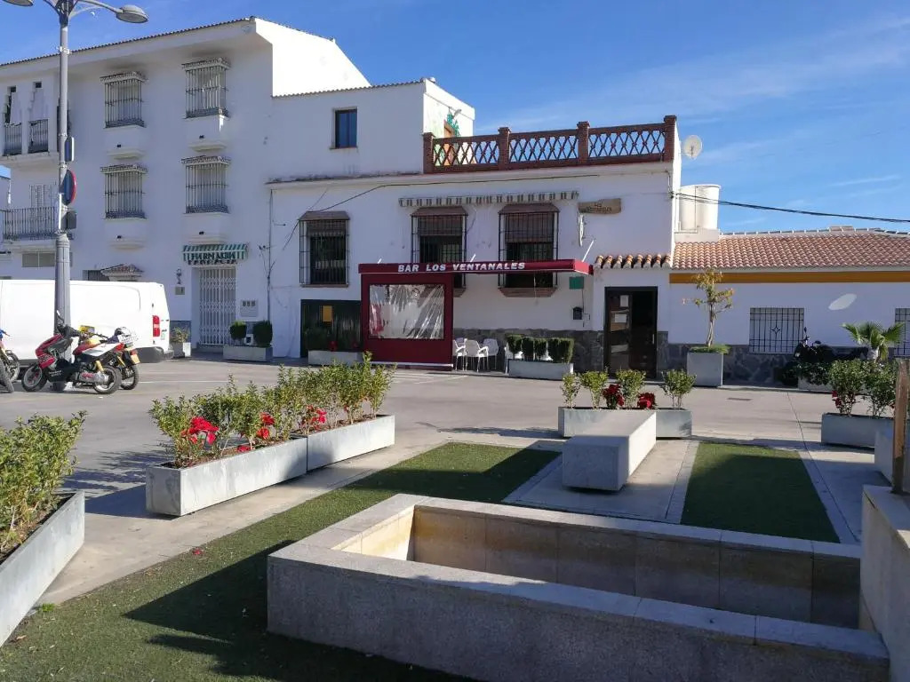 Casa en pueblo de montes de Málaga a 15km de playa