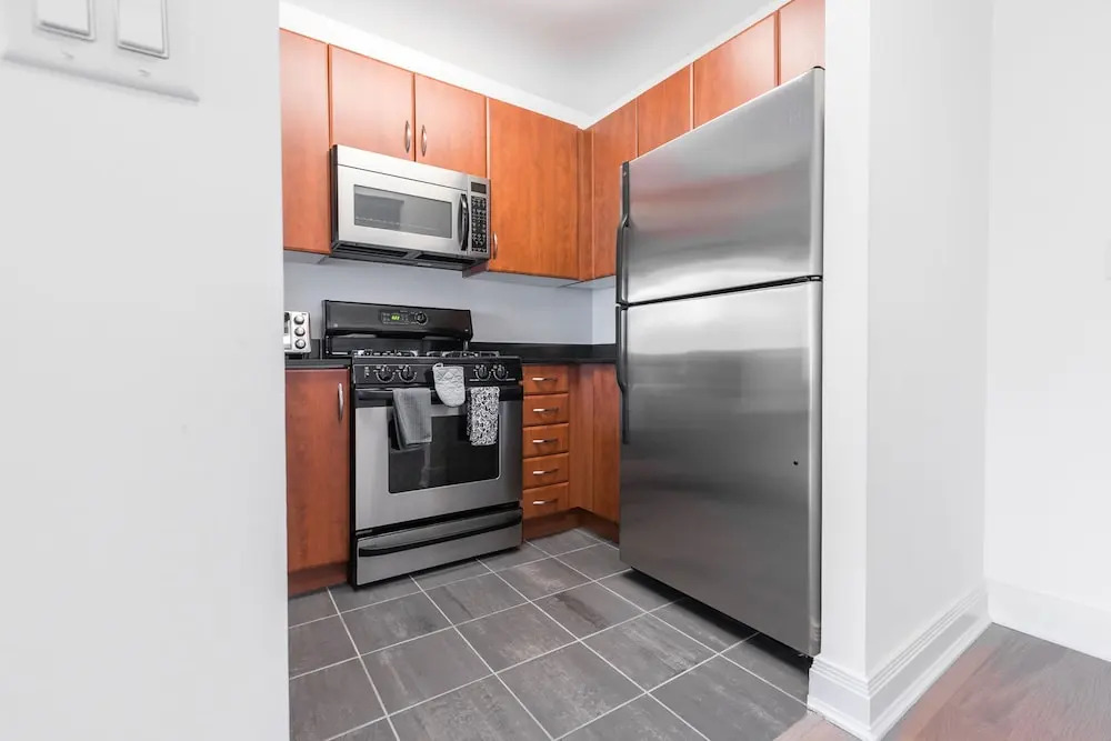 Beautiful 1 Bed Fully Furnished Apartment