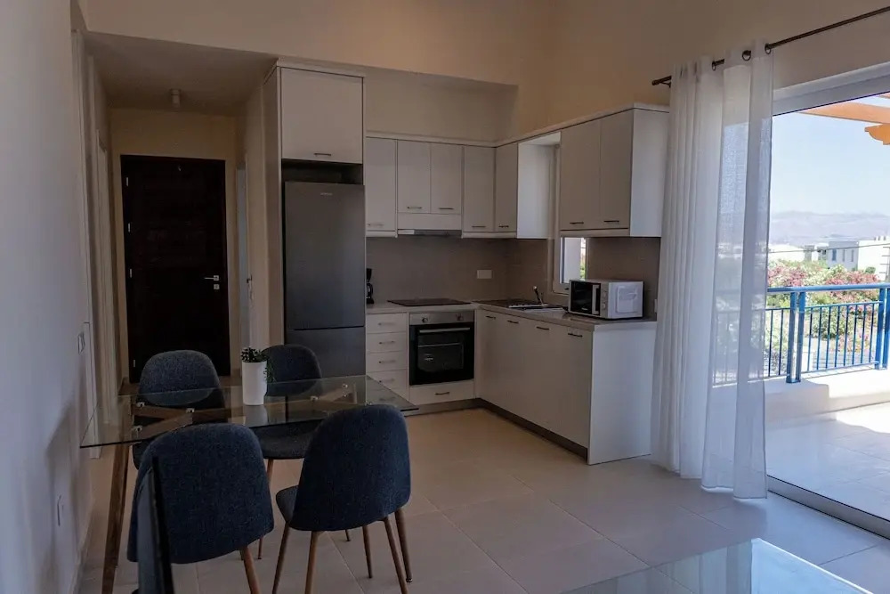 Phaedrus Living: Seaside Thalassa Cretan 201