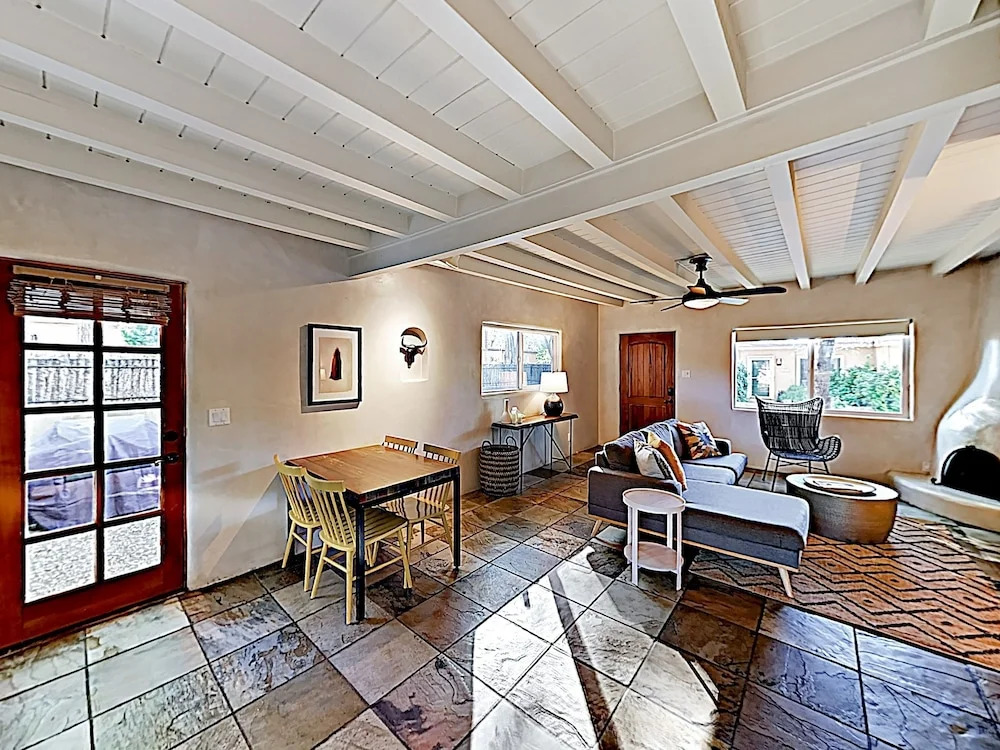 New Listing! Cozy Getaway Near Plaza & Railyard 2 Bedroom Condo