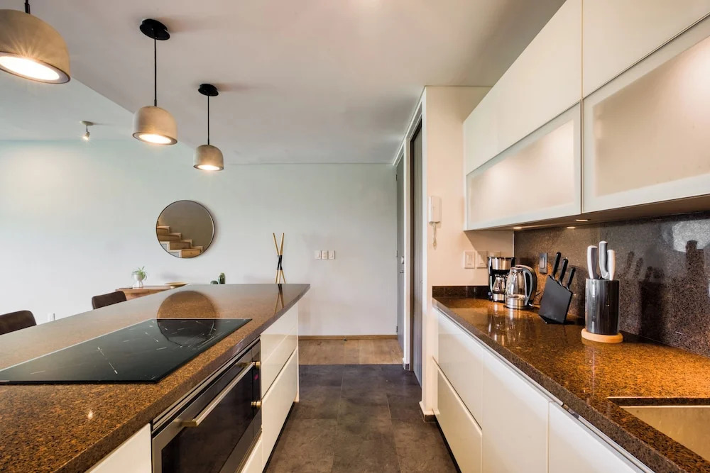 Chic PH Haven with rooftop By Tasman