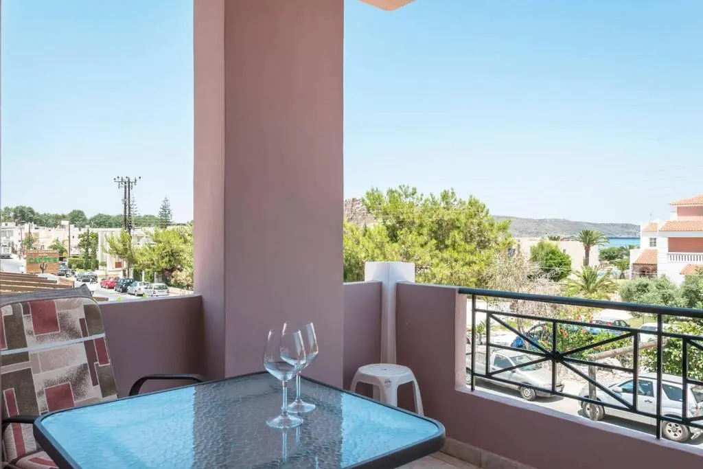 Nikos Apartments
