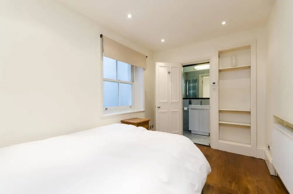 Delightful 2 Bed Garden Flat in Earl's Court
