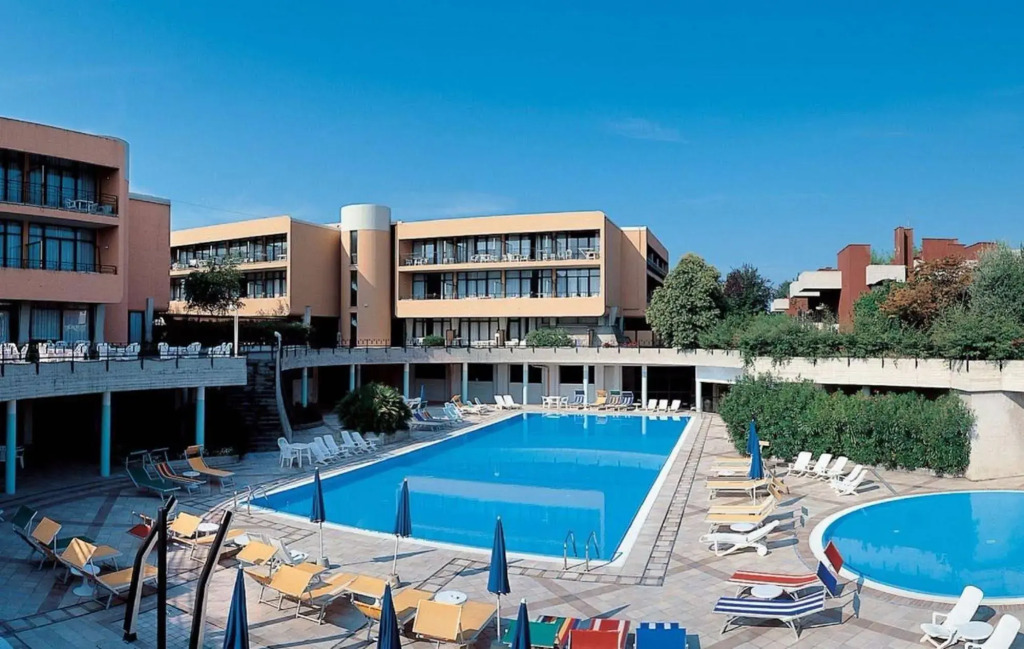 Hotel Holiday