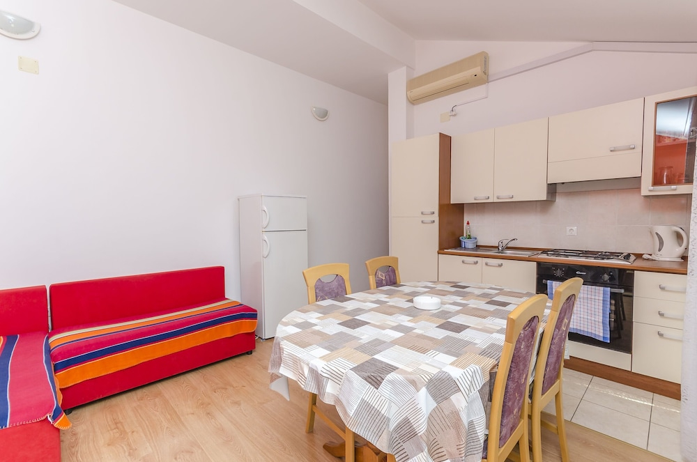 Apartments Mira I