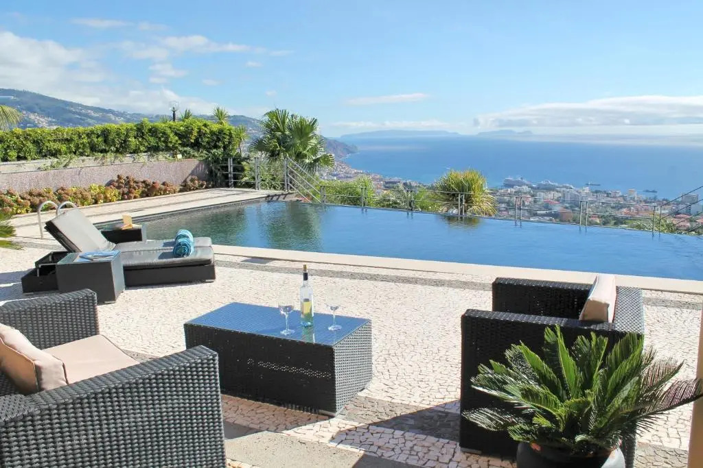 Exquisite Madeira Villa Villa Funchal Luz 5 Bedroom Heated Pool