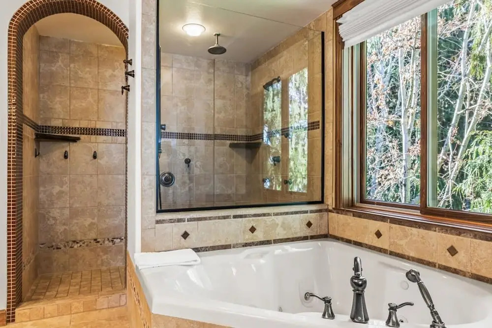 Deja View in Hayden With 5 Bedrooms and 6 Bathrooms