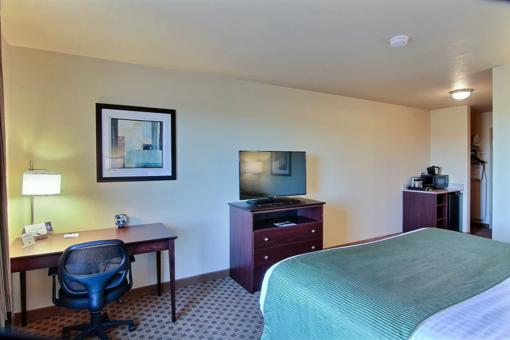 Cobblestone Hotel and Suites - Jefferson
