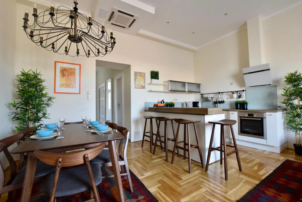 Luxury Apartment by Hi5 - Király street Suite