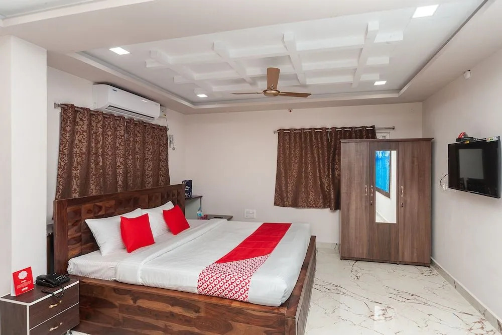 OYO 26677 Pmr Guest Inn