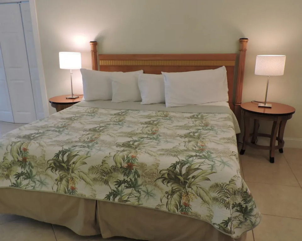 Oceanfront Luxury Townhouse 5/4 FOR 18 Heated Pool